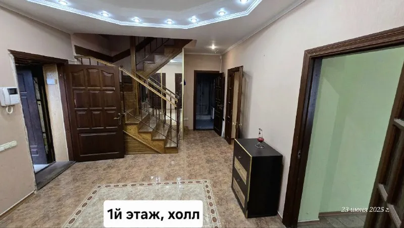 продаю, 2 🏡дома= 225м² и 75м², ☝️"премиум" сегмента на участке земли 9 соток! цена: 14 млн за 2 дома ! месторасположение: 🌍донецк, куйбышевский район, ул. краснознамённая дом 225 м² в три уровня! 1 этаж: холл=21 м², гостиная = 38м², кухня= 17м², котельная, щитовая, санузел. 2 этаж: 1 комната =18 м², 2 комната= 19.5 м², 3я комната= 35м² 3й этаж: мансарда = 44 м², дом 75м²: кухня=16 м², санузел=7 м², холл= 11 м², 1 комната= 14.5, 2 я комната= 12 м², 3я комната= 9.5 м²! двор облагороженный, фемка, забор из кирпича по периметру, много зелёных насаждений, цветов! есть место для авто, вольер для собаки, хоз постройки! фото 📸, соответствует! ☎️ +7949 451 3060, александр топ риелтор днр! звоните или пишите в телеграм, @toprieltordnr - фотография - 4