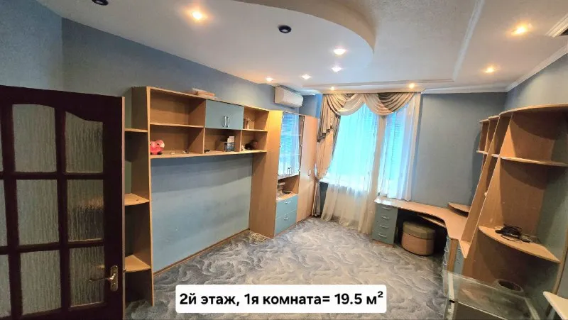 продаю, 2 🏡дома= 225м² и 75м², ☝️"премиум" сегмента на участке земли 9 соток! цена: 14 млн за 2 дома ! месторасположение: 🌍донецк, куйбышевский район, ул. краснознамённая дом 225 м² в три уровня! 1 этаж: холл=21 м², гостиная = 38м², кухня= 17м², котельная, щитовая, санузел. 2 этаж: 1 комната =18 м², 2 комната= 19.5 м², 3я комната= 35м² 3й этаж: мансарда = 44 м², дом 75м²: кухня=16 м², санузел=7 м², холл= 11 м², 1 комната= 14.5, 2 я комната= 12 м², 3я комната= 9.5 м²! двор облагороженный, фемка, забор из кирпича по периметру, много зелёных насаждений, цветов! есть место для авто, вольер для собаки, хоз постройки! фото 📸, соответствует! ☎️ +7949 451 3060, александр топ риелтор днр! звоните или пишите в телеграм, @toprieltordnr - фотография - 6