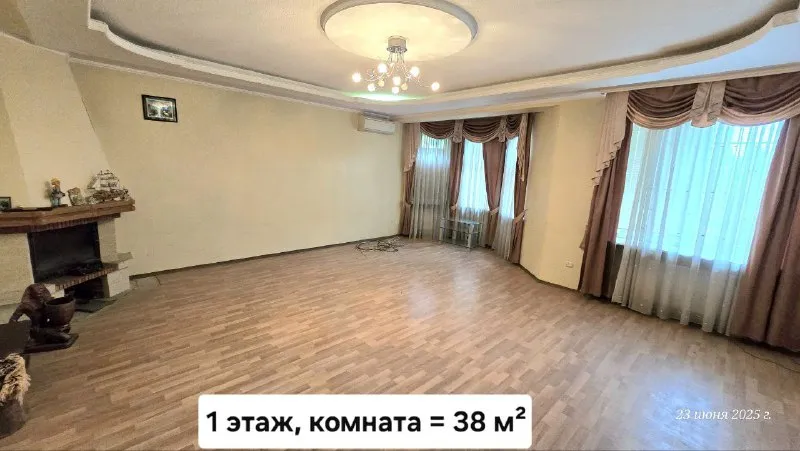 продаю, 2 🏡дома= 225м² и 75м², ☝️"премиум" сегмента на участке земли 9 соток! цена: 14 млн за 2 дома ! месторасположение: 🌍донецк, куйбышевский район, ул. краснознамённая дом 225 м² в три уровня! 1 этаж: холл=21 м², гостиная = 38м², кухня= 17м², котельная, щитовая, санузел. 2 этаж: 1 комната =18 м², 2 комната= 19.5 м², 3я комната= 35м² 3й этаж: мансарда = 44 м², дом 75м²: кухня=16 м², санузел=7 м², холл= 11 м², 1 комната= 14.5, 2 я комната= 12 м², 3я комната= 9.5 м²! двор облагороженный, фемка, забор из кирпича по периметру, много зелёных насаждений, цветов! есть место для авто, вольер для собаки, хоз постройки! фото 📸, соответствует! ☎️ +7949 451 3060, александр топ риелтор днр! звоните или пишите в телеграм, @toprieltordnr - фотография - 7