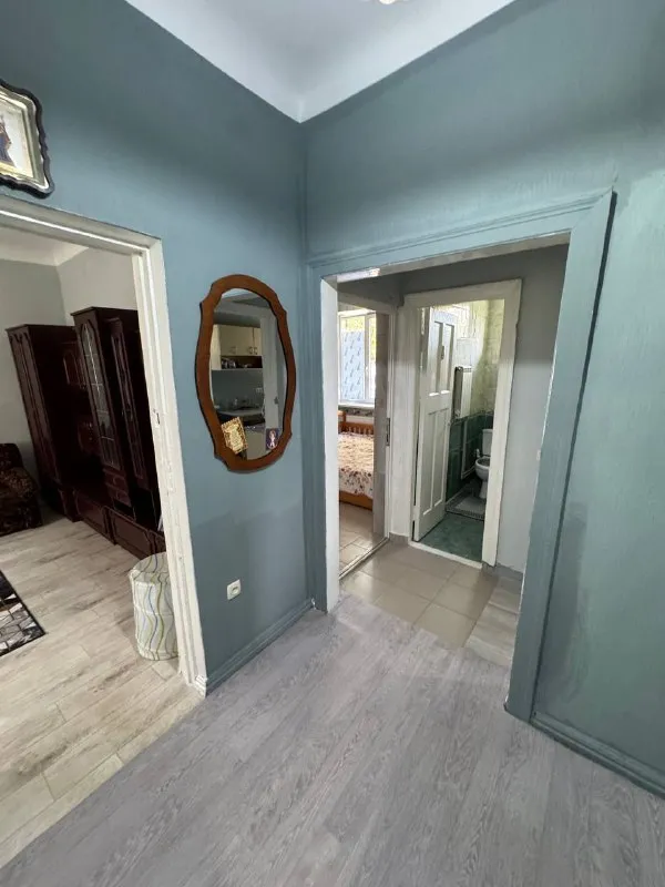 сдаётся уютный 3-комнатный дом 🌇в макеевке, кировский район (7 минут от плеханово). 📍 ✅общая площадь 60 кв. м: 3 жилые комнаты, кухня, санузел. всё для комфорта: - двухконтурный котёл, бойлер 350 л, стиральная машина, холодильник, посуда. удобное расположение: рядом школа, магазины, остановка. 💰аренда 30 000 ₽ + к/у. ☎️+79493418412, лилия ан терем подписаться | дать объявление - фотография - 3