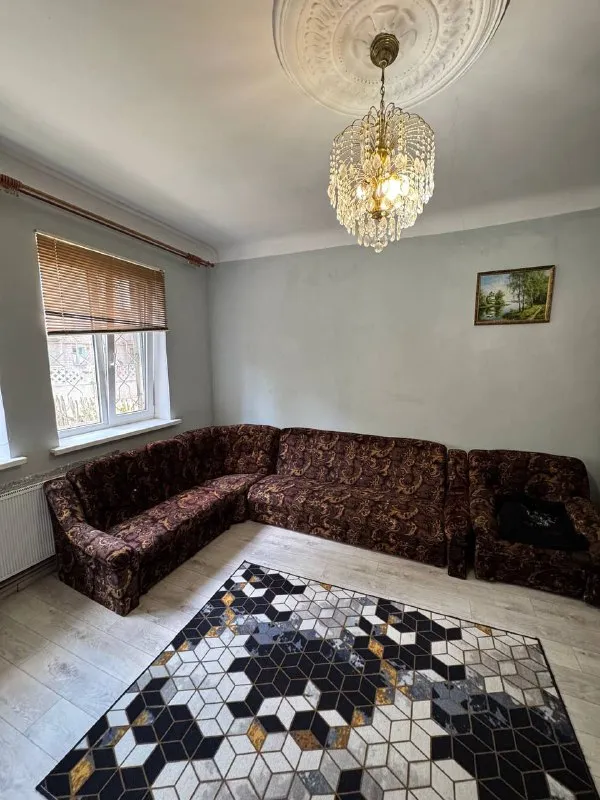 сдаётся уютный 3-комнатный дом 🌇в макеевке, кировский район (7 минут от плеханово). 📍 ✅общая площадь 60 кв. м: 3 жилые комнаты, кухня, санузел. всё для комфорта: - двухконтурный котёл, бойлер 350 л, стиральная машина, холодильник, посуда. удобное расположение: рядом школа, магазины, остановка. 💰аренда 30 000 ₽ + к/у. ☎️+79493418412, лилия ан терем подписаться | дать объявление - фотография - 5