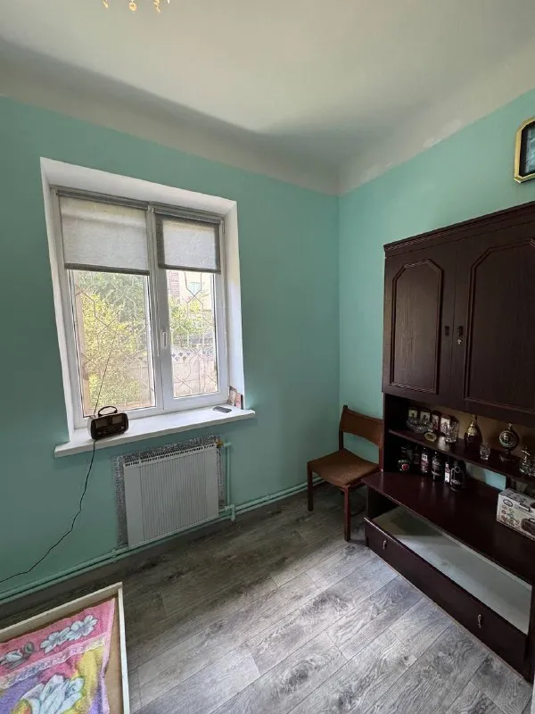 сдаётся уютный 3-комнатный дом 🌇в макеевке, кировский район (7 минут от плеханово). 📍 ✅общая площадь 60 кв. м: 3 жилые комнаты, кухня, санузел. всё для комфорта: - двухконтурный котёл, бойлер 350 л, стиральная машина, холодильник, посуда. удобное расположение: рядом школа, магазины, остановка. 💰аренда 30 000 ₽ + к/у. ☎️+79493418412, лилия ан терем подписаться | дать объявление - фотография - 6