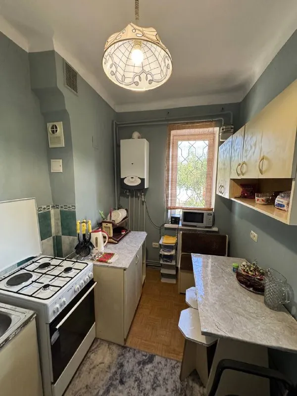 сдаётся уютный 3-комнатный дом 🌇в макеевке, кировский район (7 минут от плеханово). 📍 ✅общая площадь 60 кв. м: 3 жилые комнаты, кухня, санузел. всё для комфорта: - двухконтурный котёл, бойлер 350 л, стиральная машина, холодильник, посуда. удобное расположение: рядом школа, магазины, остановка. 💰аренда 30 000 ₽ + к/у. ☎️+79493418412, лилия ан терем подписаться | дать объявление - фотография - 8