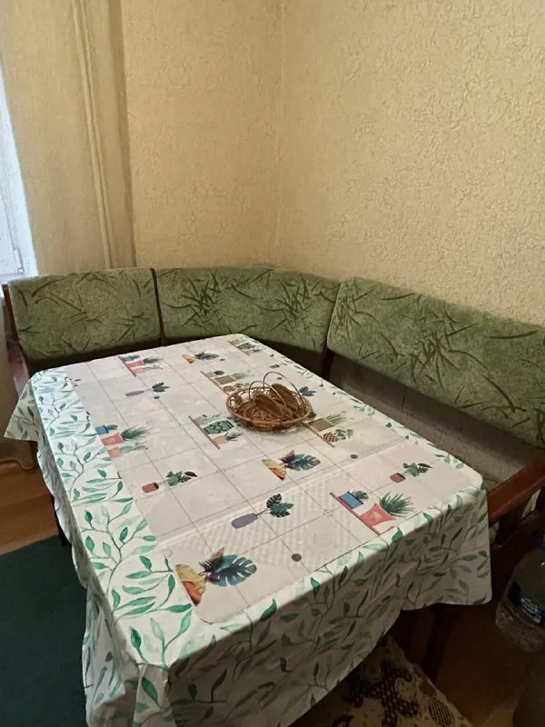 посуточно 1 комнатная квартира 🌇донецк сити донбасс арена📍 ✅с мебелью и бытовой техникой ✅полностью укомплектована: -кабельное тв, холодильник машинка автомат, духовой шкаф электрический чайник, микроволновая печь, 4 спальных места wi-fi интернет 👌отличное месторасположение дома рядом вся инфраструктура супермаркет банк остановки общественного транспорта 💰цена 3000 ₽ 📲☎️+79494307494 хозяйка подписаться | дать объявление - фотография - 4