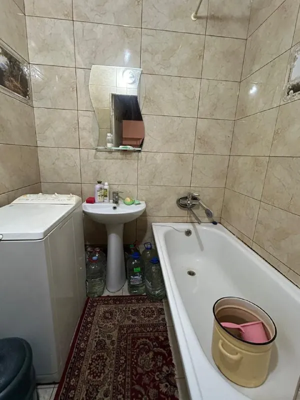 посуточно 1 комнатная квартира 🌇донецк сити донбасс арена📍 ✅с мебелью и бытовой техникой ✅полностью укомплектована: -кабельное тв, холодильник машинка автомат, духовой шкаф электрический чайник, микроволновая печь, 4 спальных места wi-fi интернет 👌отличное месторасположение дома рядом вся инфраструктура супермаркет банк остановки общественного транспорта 💰цена 3000 ₽ 📲☎️+79494307494 хозяйка подписаться | дать объявление - фотография - 5