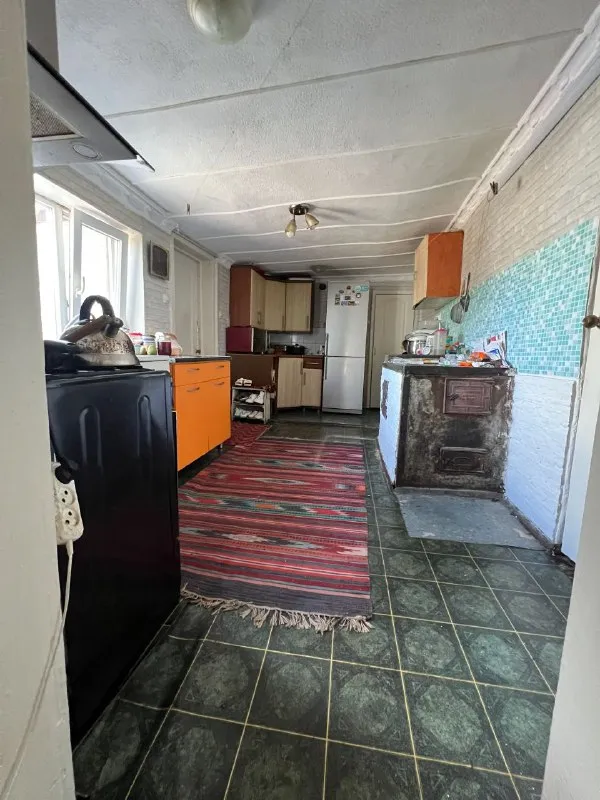 ‼️продажа дома‼️ 🏡продается отдельно стоящий дом 🗺г. донецк днр кировский район, 11 поселок, сокол-машзавод ✅дом состоит из четырёх комнат, кухня, туалет с ванная комната ✅дом газофичирован участок 10 соток земли ✅в шаговой доступности транспортная развязка, школа, детский садик, магазины ✅огород весь ухожен, много клубники, малины, ежевики, много фруктовых деревьев 🔥собственник 💴цена: 4🍋000.000 ₽ ‼️торг ☎️+7(949) 428-03-00 📨подписаться - фотография - 5