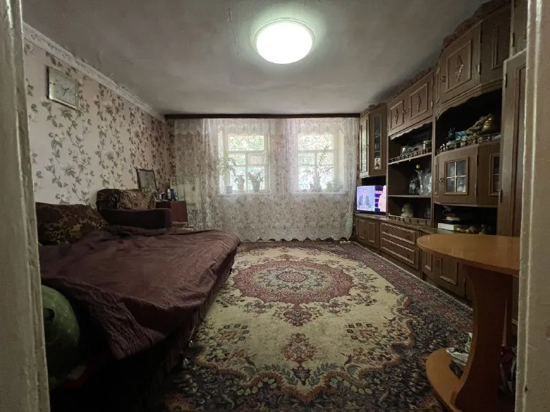 ‼️продажа дома‼️ 🏡продается отдельно стоящий дом 🗺г. донецк днр кировский район, 11 поселок, сокол-машзавод ✅дом состоит из четырёх комнат, кухня, туалет с ванная комната ✅дом газофичирован участок 10 соток земли ✅в шаговой доступности транспортная развязка, школа, детский садик, магазины ✅огород весь ухожен, много клубники, малины, ежевики, много фруктовых деревьев 🔥собственник 💴цена: 4🍋000.000 ₽ ‼️торг ☎️+7(949) 428-03-00 📨подписаться - фотография - 6