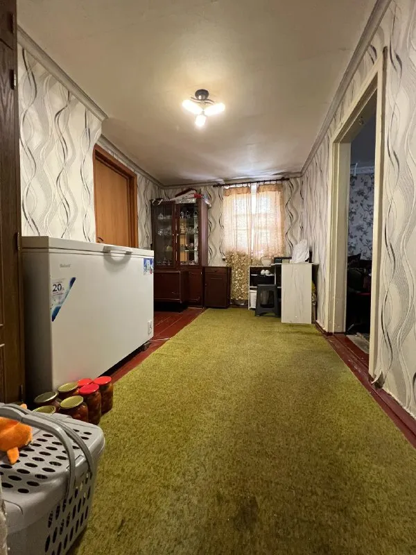 ‼️продажа дома‼️ 🏡продается отдельно стоящий дом 🗺г. донецк днр кировский район, 11 поселок, сокол-машзавод ✅дом состоит из четырёх комнат, кухня, туалет с ванная комната ✅дом газофичирован участок 10 соток земли ✅в шаговой доступности транспортная развязка, школа, детский садик, магазины ✅огород весь ухожен, много клубники, малины, ежевики, много фруктовых деревьев 🔥собственник 💴цена: 4🍋000.000 ₽ ‼️торг ☎️+7(949) 428-03-00 📨подписаться - фотография - 7