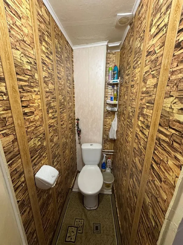 продам однокомнатную квартиру 🌇макеевка, зеленый. 📍 ✅общая площадь 32кв. м, 6 этаж 9 этажного дома, не угловая. ✅квартира с ремонтом❗️ ✅новая проводка, новая металлическая входная дверь! ✅окна пластиковые, французский балкон, трубы пластик, пол- линолеум. ✅санузел раздельный. 🎁 всё остается, кроме холодильника и телевизора. 👍шикарное месторасположение: школы, детский сад, супермаркеты, остановка, церковь. 💰цена 2 400 000 ₽ торг ☎️+79493418412 лилия ан терем подписаться | дать объявление - фотография - 8