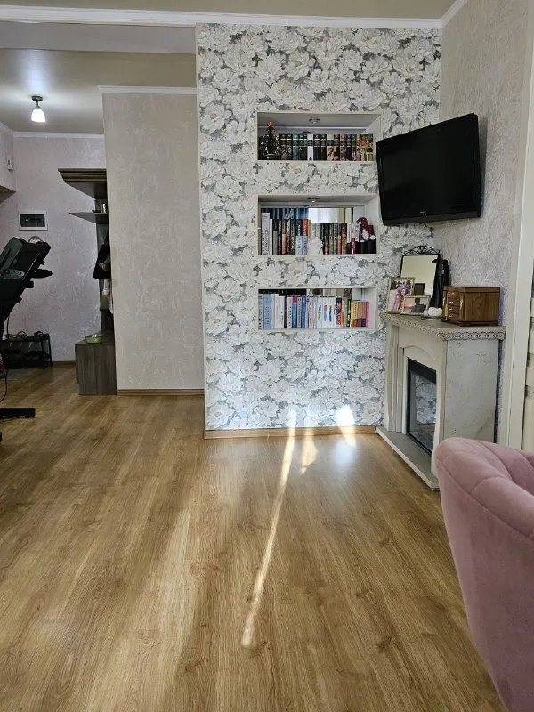 ‼️продажа квартиры‼️ 🏡продам двухкомнатная квартира с мебелью и техникой в центре донецка 🗺г. донецк днр калининский район 📍ориентир: калининской рынок, ресторан «молдова» ✅этажность–2/2 жилого дома ✅общая площадь–44,6 м2 ✅выполнен ремонт, с заменой коммуникаций ✅зелёный, уютный двор с детской площадкой, тихие соседи 🚘рядом с домом парковка, хорошая транспортная развязка ✅рядом школы, садики, стоиатология, административные здания 🔥собственник ☎️+7(949) 424-93-25 татьяна 💴цена: 5🍋500.000 руб. ‼️торг недвижимость днр - фотография - 5