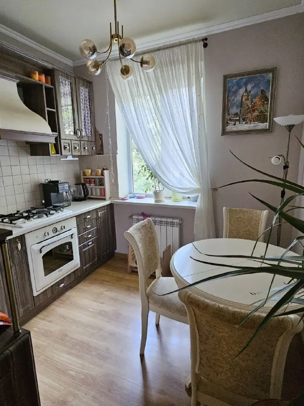 ‼️продажа квартиры‼️ 🏡продам двухкомнатная квартира с мебелью и техникой в центре донецка 🗺г. донецк днр калининский район 📍ориентир: калининской рынок, ресторан «молдова» ✅этажность–2/2 жилого дома ✅общая площадь–44,6 м2 ✅выполнен ремонт, с заменой коммуникаций ✅зелёный, уютный двор с детской площадкой, тихие соседи 🚘рядом с домом парковка, хорошая транспортная развязка ✅рядом школы, садики, стоиатология, административные здания 🔥собственник ☎️+7(949) 424-93-25 татьяна 💴цена: 5🍋500.000 руб. ‼️торг недвижимость днр - фотография - 8