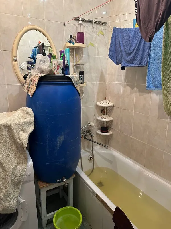 продажа двухкомнатной квартиры 🌇город донецк, площадь бакинских комиссаров📍 ✅этажность 1-2 х. ✅квартира в хорошем жилом состоянии, окна качественная столярка, потолки высокие. 🎁продается с мебелью и быт техникой. 💦вода идет! 🔥в стоимость входит гараж и сарай( курятник) 📑документы готовы! 🙅никто не прописан 💰цена 4 300 000 ₽ + торг! 📲☎️+79493268382 виктория ан подписаться | дать объявление - фотография - 8