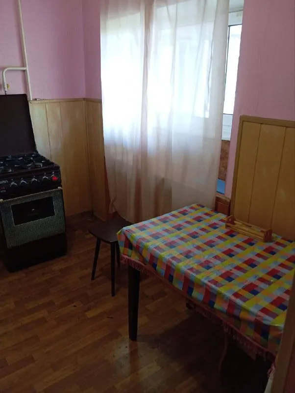 аренда однокомнатной квартиры 🌇донецк, калининский район, ул. разенкова📍 ✅этажность 6/9 🌎рядом пр. ильича, мединститут, прекрасная транспортная развязка. ✅есть всё необходимое для проживания. 💦воду  временно можно набирать внизу в подъезде, работает 2 лифта! 💰цена 10 000 ₽ + коммуналка! 📲☎️+79493268382 виктория ан подписаться | дать объявление - фотография - 6