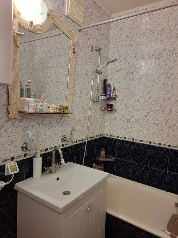 продам двухкомнатную квартиру 🌇донецк, центр города площадь ленина 📍 ✅80 квадратных метров. ✅этажность 8/9ти. ✅дом построен по спецпроекту. ❗️квартира с ремонтом, спец планировка. 💧вода идет. ✅у квартиры своя аура, живая. ✅в. .. i" style="background-image:url('//telegram. org/img/emoji/40/f09f918d. png')">👍шикарное местоположение! площадь ленина, филармония, 5 минут прогулочным шагом  и бульвар пушкина. 🚌транспортная развязка в любую сторону города. 📃документы готовы! собственник на сделке. 💰цена 15 000 000 ₽ + торг❗️ 📲☎️+79493282386 ольга ан подписаться | дать объявление - фотография - 9