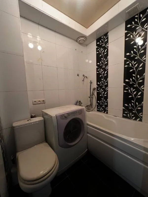 продам двухкомнатную квартиру 🌇донецк, бульвар шевченко, калининский рынок📍 ✅площадь 46кв. м. ✅этажность 5/5ти. ✅крыша не течет, квартира теплая. ✅комнаты раздельные! ✅качественный ремонт. 💦вода по графику ! ✅поменяна канализация, проводка. 🌎рядом рынок, школа, детский сад, супермаркет, хорошая транспортная развязка. 📑документы готовы. никто не прописан. 💰цена 4 700 000 ₽ 📲☎️+79493268382 виктория ан подписаться | дать объявление - фотография - 10