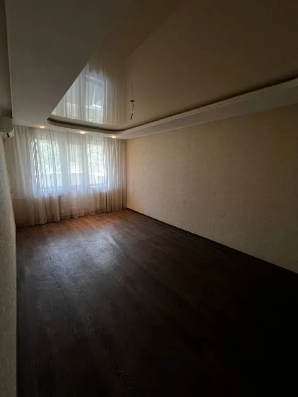 продам двухкомнатную квартиру 🌇донецк, бульвар шевченко, калининский рынок📍 ✅площадь 46кв. м. ✅этажность 5/5ти. ✅крыша не течет, квартира теплая. ✅комнаты раздельные! ✅качественный ремонт. 💦вода по графику ! ✅поменяна канализация, проводка. 🌎рядом рынок, школа, детский сад, супермаркет, хорошая транспортная развязка. 📑документы готовы. никто не прописан. 💰цена 4 700 000 ₽ 📲☎️+79493268382 виктория ан подписаться | дать объявление - фотография - 4