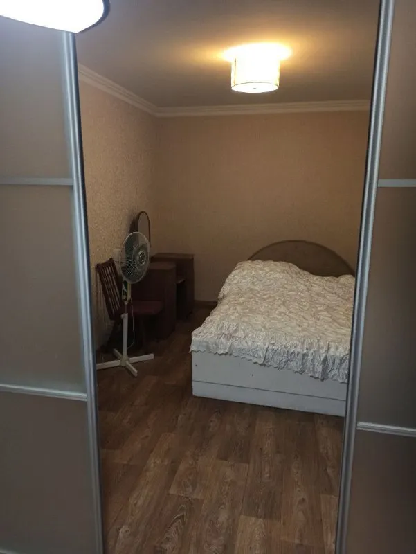 сдаётся трехкомнатная квартира 🌇донецк, ул. рослого, рядом оцкб, парк славянский культуры, ленинский... - фотография