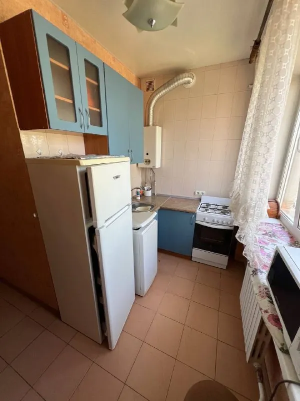 продам однокомнатную квартиру 🌇в самом центре донецка, набережная 📍 💰цена 3 400 000 ₽ (торг) ✅этажность: 4/5 ✅площадь 25кв. м. ✅в 3 минутах ходьбы пешком набережная, площадь ленина ✅вся транспортная развязка, школы, сады, супермаркеты в шаговой доступности. ✅квартира светлая, тёплая жилое состояние заехать и жить. 📑документы рф готовы, прописанных нет, быстрая продажа! ❗️успейте приобрести хорошую квартиру в отличном месте. звоните телефон: 📲☎️+ 7 949 575 08 46 - андрей. ан "новый донбасс" подписаться | дать объявление - фотография - 4