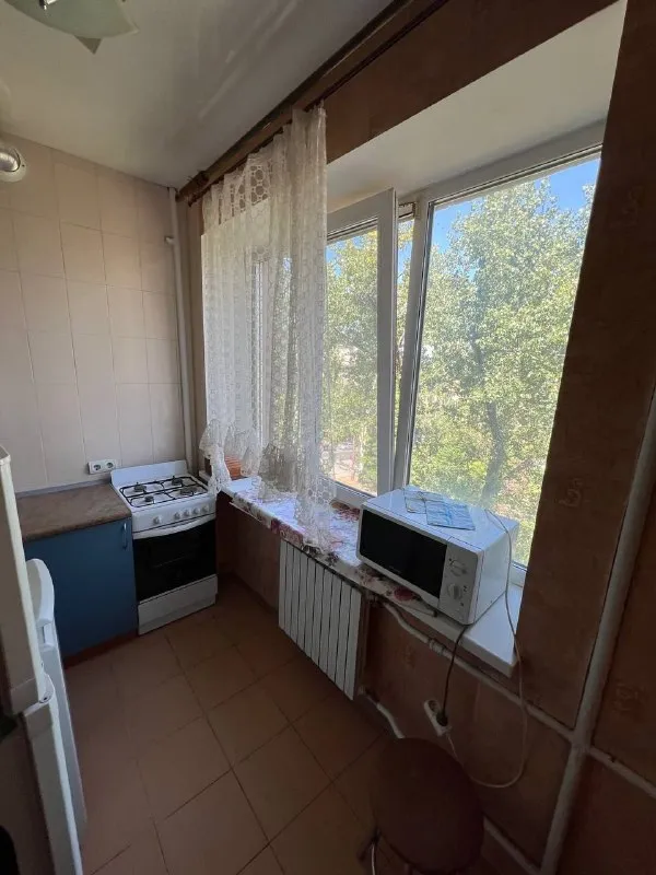 продам однокомнатную квартиру 🌇в самом центре донецка, набережная 📍 💰цена 3 400 000 ₽ (торг) ✅этажность: 4/5 ✅площадь 25кв. м. ✅в 3 минутах ходьбы пешком набережная, площадь ленина ✅вся транспортная развязка, школы, сады, супермаркеты в шаговой доступности. ✅квартира светлая, тёплая жилое состояние заехать и жить. 📑документы рф готовы, прописанных нет, быстрая продажа! ❗️успейте приобрести хорошую квартиру в отличном месте. звоните телефон: 📲☎️+ 7 949 575 08 46 - андрей. ан "новый донбасс" подписаться | дать объявление - фотография - 5