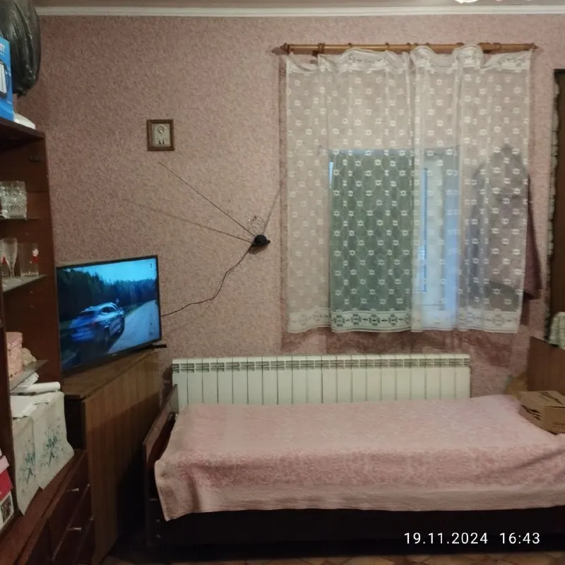 продам жилой дом  и + недострой на участке 4 сотки (земля не приватизированная). 🌇донецк, южные склоны, выезд на пр. ленинский (остановка транспорта по пр. ленинскому в трех минутах ходьбы). 📍 🏡жилой дом (39м. кв. ) состоит из двух смежных комнат и кухни. ✅удобства, газовое отопление, пластиковые окна. ✅недострой- примерно 170м. кв. , фундамент армированный - больше метра, стены - шлакоблок с металлическими сваями. 🎁остаются строй/материалы. 👍местоположение очень удачное  💰цена 2 500 000 руб.   📲☎️+7 949 470 04 83 феникс,   📲☎️+7 949 796 89 69 миранда. ан анна подписаться  |  дать объявление - фотография - 5