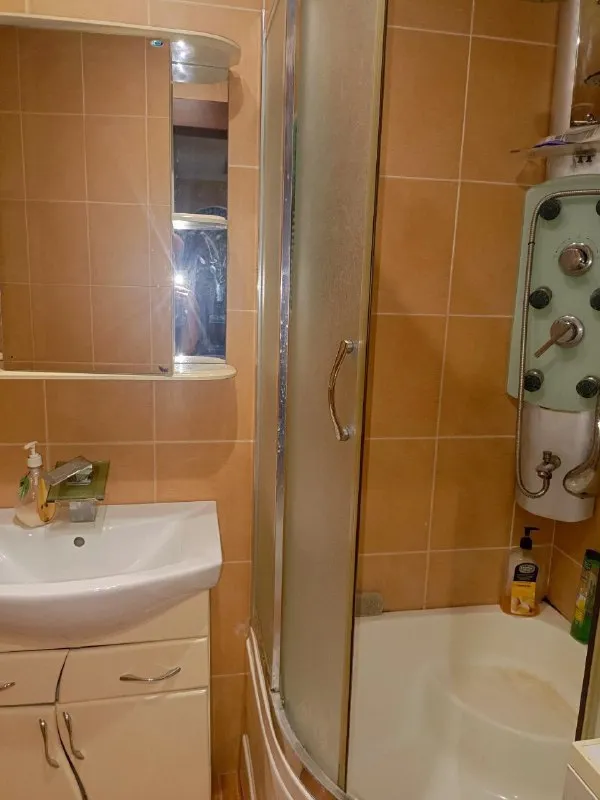 сдается двухкомнатная квартира 🌇на мирном, г. макеевка📍 ✅9 этаж ✅накопительный бак ✅есть вся техника, два кондиционера ✅парковка, детский сад и школа в шаговой доступности. ❗️сдается на длительный срок семье без животных. номер для связи 📲☎️+79490408079, 📲☎️+79613158471 телеграмм подписаться  |  дать объявление - фотография - 9