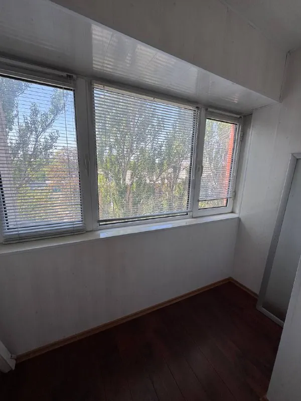 аренда 3-х комнатной квартиры на длительный срок ! 🌇макеевка, мкр. центральный📍 💦вода круглосуточно! ✅общая площадь 66кв. м, 5 этаж 9 этажного дома, не угловая ! ✅квартира после капитального ремонта ! окна пластиковые, 2 застекленных балкона. ✅нагревательный бак, кондиционер, холодильник, стиральная машинка ! 👍шикарное месторасположение: детский сад, гимназия, больница, супермаркеты, остановка общественного транспорта. 💰цена : 60 000 ₽ + ку ☎️+79493418412 лилия ан терем подписаться | дать объявление - фотография - 8