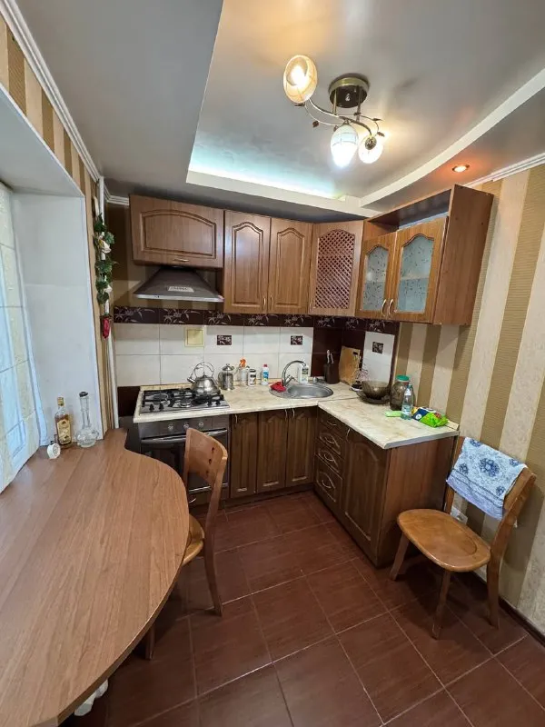 аренда 3-х комнатной квартиры на длительный срок ! 🌇макеевка, мкр. центральный📍 💦вода круглосуточно! ✅общая площадь 66кв. м, 5 этаж 9 этажного дома, не угловая ! ✅квартира после капитального ремонта ! окна пластиковые, 2 застекленных балкона. ✅нагревательный бак, кондиционер, холодильник, стиральная машинка ! 👍шикарное месторасположение: детский сад, гимназия, больница, супермаркеты, остановка общественного транспорта. 💰цена : 60 000 ₽ + ку ☎️+79493418412 лилия ан терем подписаться | дать объявление - фотография - 9