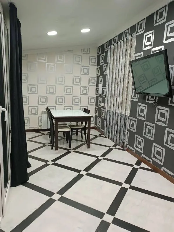 сдается 3х комнатная квартира на длительный срок❗️ 🌇самый центр города донецка в 2х шагах от бульвара пушкина📍 💦вода горячая/ холодная 24/7 ✅посудомоечная, стиральная машина, кондиционеры, телевизор ✅все есть для комфортной жизни 💰цена 70 тыс. ₽ + к/у + залог 📲☎️+79493859588 агентства прошу не беспокоить подписаться | дать объявление - фотография - 6