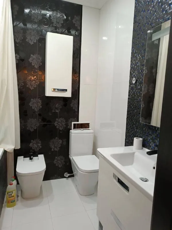 сдается 3х комнатная квартира на длительный срок❗️ 🌇самый центр города донецка в 2х шагах от бульвара пушкина📍 💦вода горячая/ холодная 24/7 ✅посудомоечная, стиральная машина, кондиционеры, телевизор ✅все есть для комфортной жизни 💰цена 70 тыс. ₽ + к/у + залог 📲☎️+79493859588 агентства прошу не беспокоить подписаться | дать объявление - фотография - 8