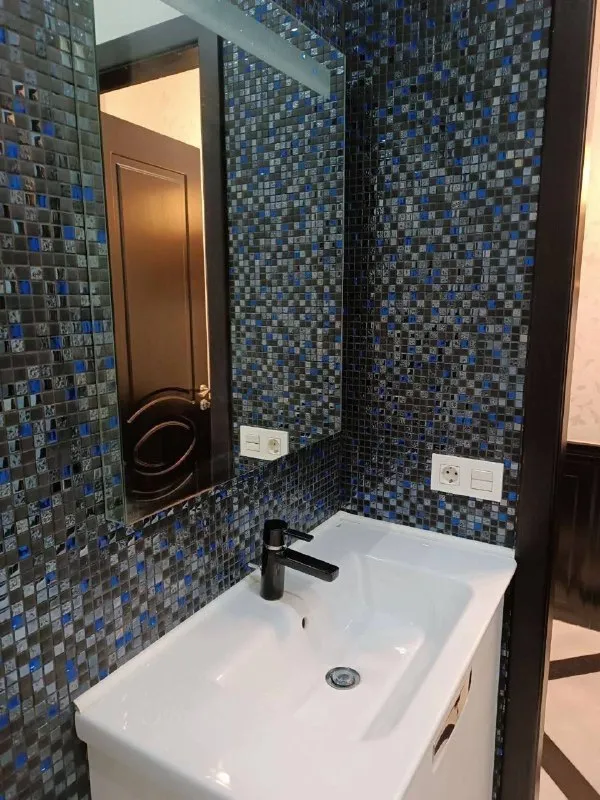 сдается 3х комнатная квартира на длительный срок❗️ 🌇самый центр города донецка в 2х шагах от бульвара пушкина📍 💦вода горячая/ холодная 24/7 ✅посудомоечная, стиральная машина, кондиционеры, телевизор ✅все есть для комфортной жизни 💰цена 70 тыс. ₽ + к/у + залог 📲☎️+79493859588 агентства прошу не беспокоить подписаться | дать объявление - фотография - 9