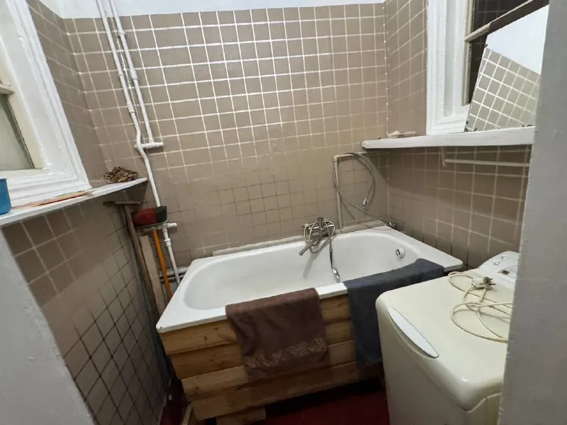 сдам двухкомнатную квартиру (собственник, без комиссий) 🌇донецк, буденновский  улица, ул багратиона, район 16 больницы📍 ✅квартира на 1  этаже ✅с мебелью, 3 спальных места, холодильник, стиральная машина,   интернет, колонка 💦вода холодная и горячая круглосуточно 💰цена 25000 ₽ + комм. усл. 📲☎️+7(949) 419-57-08 подписаться | дать объявление - фотография - 4