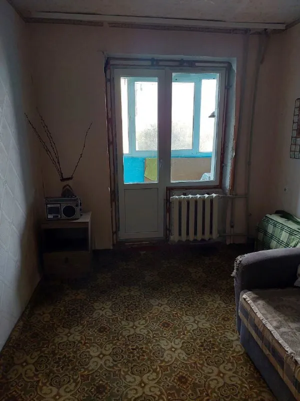 ️продам 2-х комнатную квартиру 🌇макеевка, бажанова, до центра города 15 мин, ул. руднева📍 ✅квартира находится на 5 этаже 9-х этажного дома. ✅площадь 49,7 кв. м. комнаты просторные с мебелью. ✅санузел раздельный. ✅окна везде пластиковые. ✅имеется лоджия. 👍инфраструктура в районе вся имеется. - фотография - 5