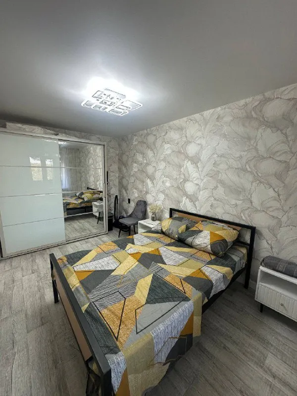 ✅квартира предназначена для спокойного отдыха, вечеринки и шумные собрания запрещены ‼️ ❗не сдаётся шумным компаниям для проведения вечеринок ❗ ✅ идеально подходит для командировок! 📄 предоставляем официальные отчетные документы для бухгалтерии. квартира сдаётся от двух суток! 🌆сдам уютную двухкомнатную квартиру посуточно в районе площади будённого!📍 👍оснащение: wi-f. .. айон 🥰 👍* комфорт и уют по доступной цене! 💰стоимость: 7,000 руб. сутки + 5,000 залог. 📲☎️+79493956808 александр или пишите в лс 💌  вк https://vk. com/id_sany_logvinov тг t. me/logvinov_alexander подписаться | дать объявление - фотография - 5