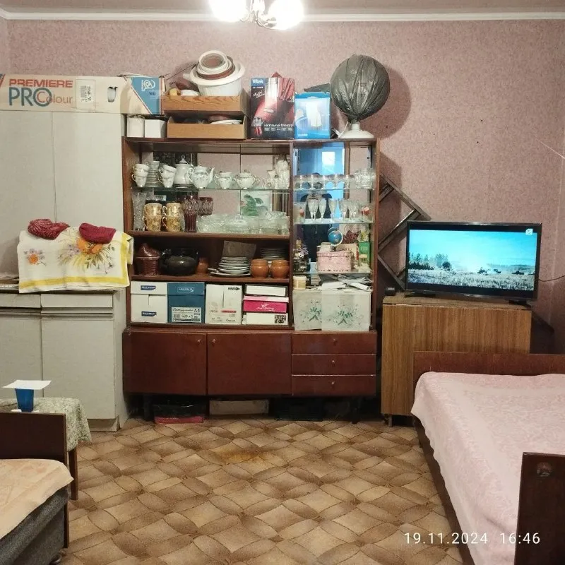 продам жилой дом  и + недострой на участке 4 сотки (земля не приватизированная). 🌇донецк, южные склоны, выезд на пр. ленинский (остановка транспорта по пр. ленинскому в трех минутах ходьбы). 📍 🏡жилой дом (39м. кв. ) состоит из двух смежных комнат и кухни. ✅удобства, газовое отопление, пластиковые окна. ✅недострой- примерно 170м. кв. , фундамент армированный - больше метра, стены - шлакоблок с металлическими сваями. 🎁остаются строй/материалы. 👍местоположение очень удачное  💰цена 2 000 000 руб.   ❗️срочно, без торга❗️ 📲☎️+7 949 470 04 83 феникс,   📲☎️+7 949 796 89 69 миранда. ан анна подписаться  |  дать объявление - фотография - 6