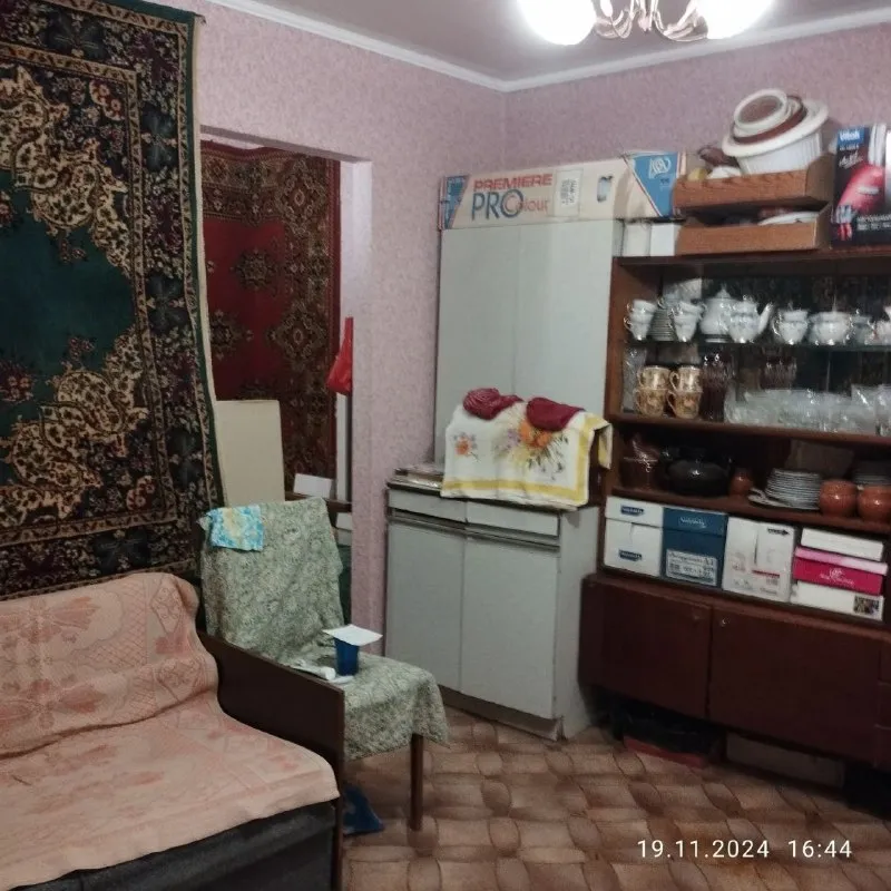 продам жилой дом  и + недострой на участке 4 сотки (земля не приватизированная). 🌇донецк, южные склоны, выезд на пр. ленинский (остановка транспорта по пр. ленинскому в трех минутах ходьбы). 📍 🏡жилой дом (39м. кв. ) состоит из двух смежных комнат и кухни. ✅удобства, газовое отопление, пластиковые окна. ✅недострой- примерно 170м. кв. , фундамент армированный - больше метра, стены - шлакоблок с металлическими сваями. 🎁остаются строй/материалы. 👍местоположение очень удачное  💰цена 2 000 000 руб.   ❗️срочно, без торга❗️ 📲☎️+7 949 470 04 83 феникс,   📲☎️+7 949 796 89 69 миранда. ан анна подписаться  |  дать объявление - фотография - 7