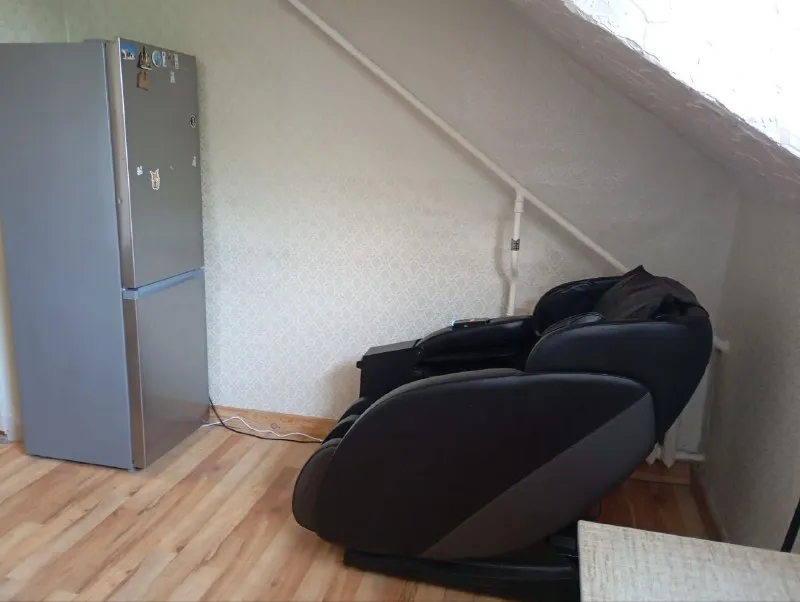 посуточно 2 комнатная квартира 🌇донецк в центре, калининский р-он, ул. дрогобычская 34📍 ✅имеется всё для комфортного проживания! 💧вода-24/7 (накопительный бак - 500л. ) ❄новый кондиционер, 📺телевизор, 🛜wi-fi, ☕эл. чайник, стиральная машинка автомат, утюг и т. д. 🌎в шаговой доступности несколько магазинов. ✅в квартире имеется массажное кресло (на фото видно) 🔥👍 💰цена 4500 в сутки 📲☎️+7(949)365-41-10, 📲☎️+7(951)149-78-84 (тг, ватсапп) - дмитрий подписаться | дать объявление - фотография - 4