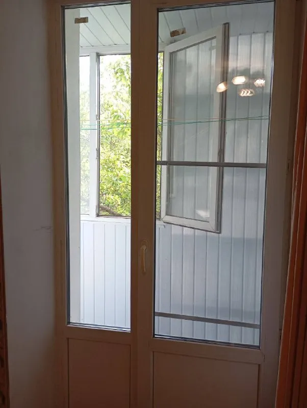 🅰️🅰️🅰️🅰️🅰️🅰️🅰️🅰️🅰️ 2-х комнатная квартира 📍в центре с новым кондиционером ✅вода круглосуточно!!! ✅имеется всё для комфортного проживания! ✅вода-24/7 (накопительный бак - 500л. ) ✅новый кондиционер, телевизор, wi-fi, эл. чайник, стиральная машинка автомат, утюг и т. д. 📍в шаговой доступности несколько магазинов ✅в квартире имеется массажное кресло (на фото видно) 4500 в сутки +7(949)365-41-10, +7(951)149-78-84 (тг, ватсапп) - дмитрий калининский р-он, ул. дрогобычская 34 - фотография - 6