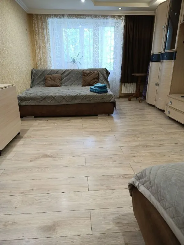 посуточно 1-комнатная квартира 🌇донецк, пролетарский район, улица раздольная📍 ✅уютная квартира для вашего комфортного проживания. ✅чистота и безопасность - тщательная уборка и дезинфекция после каждого гостя. ✅полная комплектация - wi-fi, телевизор, горячая вода (колонка) по графику, фен, утюг, стиральная машина, тапочки, средства гигиены, чистые полотенца и постельное белье. ❄есть кондиционер 💦 🚿 вода холодная и горячая. .. und-image:url('//telegram. org/img/emoji/40/f09f918d. png')">👍удобная лоджия для курения. 🚫 квартира не сдается для вечеринок и шумных компаний. ⏰заезд в 13.30. выезд 12.00. 💰стоимость 5000 руб/сутки + залог 5000 ₽ 📲☎️+79498479831 ирина подписаться  |  дать объявление - фотография - 2