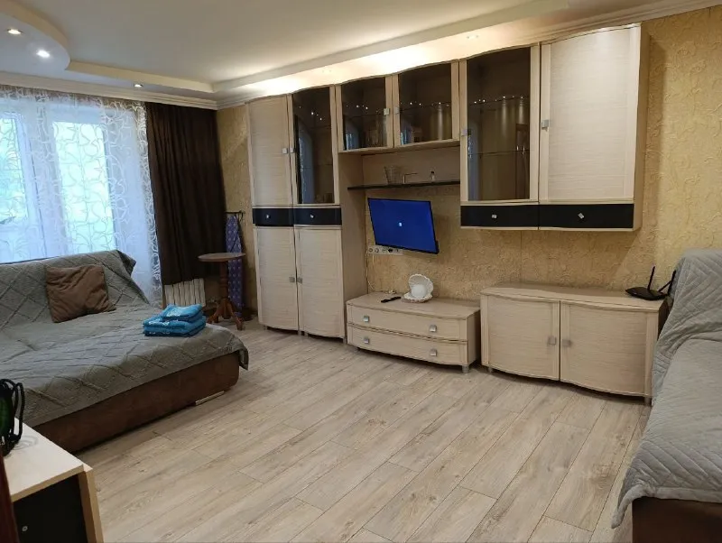 посуточно 1-комнатная квартира 🌇донецк, пролетарский район, улица раздольная📍 ✅уютная квартира для вашего комфортного проживания. ✅чистота и безопасность - тщательная уборка и дезинфекция после каждого гостя. ✅полная комплектация - wi-fi, телевизор, горячая вода (колонка) по графику, фен, утюг, стиральная машина, тапочки, средства гигиены, чистые полотенца и постельное белье. ❄есть кондиционер 💦 🚿 вода холодная и горячая. .. und-image:url('//telegram. org/img/emoji/40/f09f918d. png')">👍удобная лоджия для курения. 🚫 квартира не сдается для вечеринок и шумных компаний. ⏰заезд в 13.30. выезд 12.00. 💰стоимость 5000 руб/сутки + залог 5000 ₽ 📲☎️+79498479831 ирина подписаться  |  дать объявление - фотография - 4