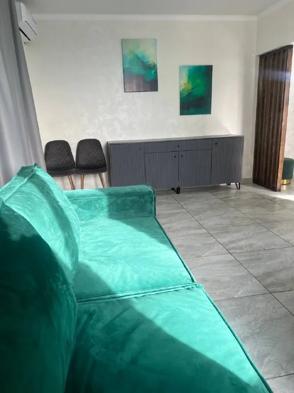 сдам однушку посуточно 🌇макеевка центр города возле хмели сунели, мкр. солнечный📍 ✅квартира оснащена всем необходимым, чистым постельным, одноразовыми тапочками ✅всей посудой. ❄кондиционер, 📺телевизор 🛜скоростной интернет микроволновая печь стиральная машина ✅стоят накопительные баки на 800л 💦вода идет с 17;00 - фотография - 2