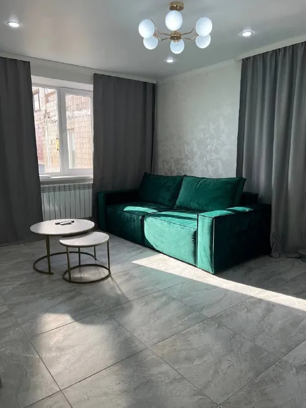 сдам однушку посуточно 🌇макеевка центр города возле хмели сунели, мкр. солнечный📍 ✅квартира оснащена всем необходимым, чистым постельным, одноразовыми тапочками ✅всей посудой. ❄кондиционер, 📺телевизор 🛜скоростной интернет микроволновая печь стиральная машина ✅стоят накопительные баки на 800л 💦вода идет с 17;00 - фотография - 3