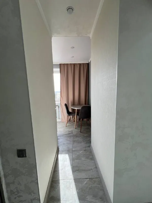 сдам однушку посуточно 🌇макеевка центр города возле хмели сунели, мкр. солнечный📍 ✅квартира оснащена всем необходимым, чистым постельным, одноразовыми тапочками ✅всей посудой. ❄кондиционер, 📺телевизор 🛜скоростной интернет микроволновая печь стиральная машина ✅стоят накопительные баки на 800л 💦вода идет с 17;00 - фотография - 5