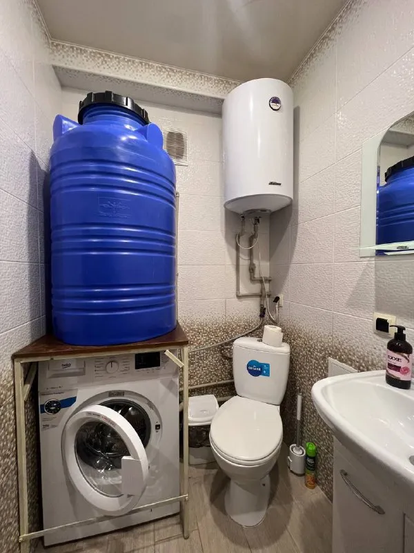 посуточно 2 комнатая квартира 🌇макеевка горняцкий район (капитальная, 55 квартира)📍 ✅тихая спокойная квартира, оборудована всем необходим ✅комнаты раздельные ✅вся необходимая техника есть ✅посуда, чистое постельное, одноразовые тапочки. ✅накопительный бак на 400л 💦вода идет каждый день с 15:00 бойлер на 80л 🚀 скоростной интернет 📑выдаем отчетные документы ( чеки) 🔥 можно бронировать на будущее, делаем скидки ❗️ 💰цена 6000 тыс ₽ 📲☎️+79495541846 подписаться  |  дать объявление - фотография - 7