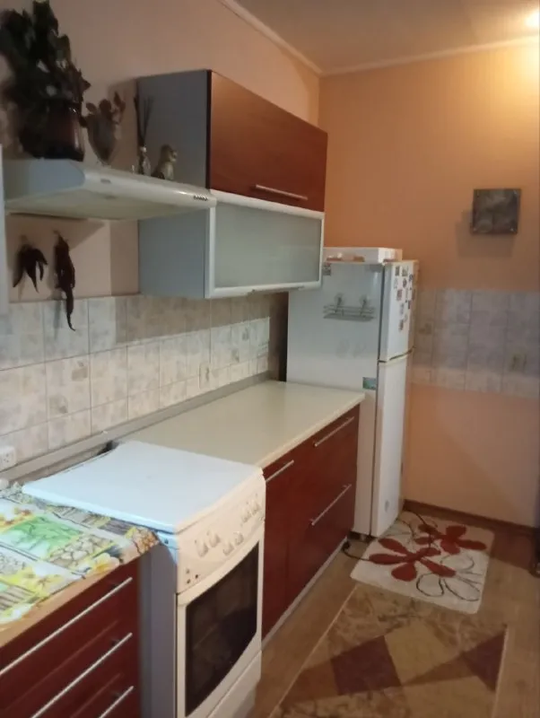 сдается на длительную аренду однокомнатная квартира 🌇горняцкий район, макеевка ул. генерала данилова📍 💦с круглосуточной водой ✅для комфортного проживания в квартире есть кровать двух спальная, двух спальный диван, накопительный бак, вай фай, чайник, минимум посуды. ✅при заселении берется залог который потом возвращается при выезде 📃 обязательно паспорт или документ удостоверяющий личность. 💰цена 25.000 ₽ плюс все к/у 📲☎️+79495058591виктория тут же телеграм. подписаться | дать объявление - фотография - 7