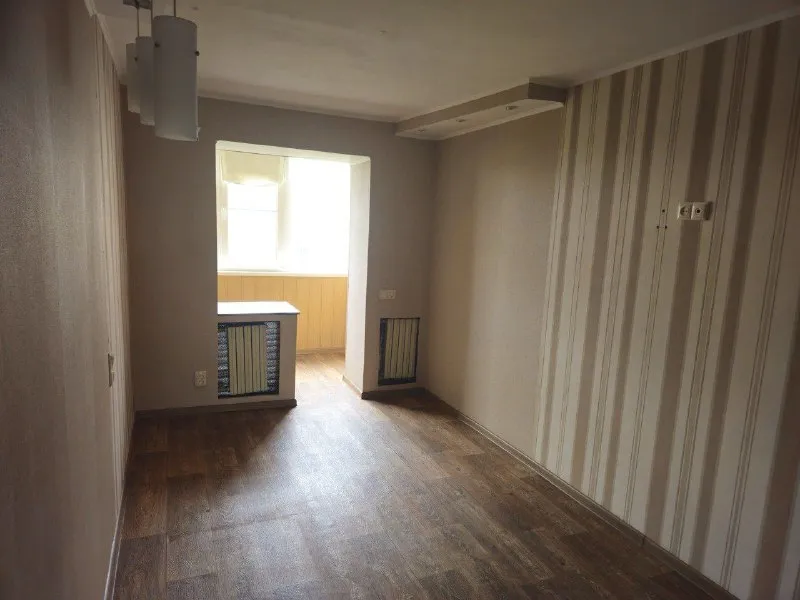 срочная продажа, цена снижена! трёхкомнатной квартиры 🌇донецк, ворошиловский район бульвар школьный. 📍 👍отличное месторасположение! ✅тихий центр. ✅рядом парковая зона, крытый рынок, набережная. ✅в квартире незаконченный капремонт. ✅общ площадь 65 кв ✅этаж 7/9. ✅ванна после ремонта с заменой коммуникации, новые окна и балкон, спальная после ремонта. ❗️вам осталось сделать кухню и две комнаты по своему вкусу. ✅отличный вариант для жизни! 💰цена 6,3 млн, торг ! 📲☎️+79493389894 ан евгения подписаться | дать объявление - фотография - 3