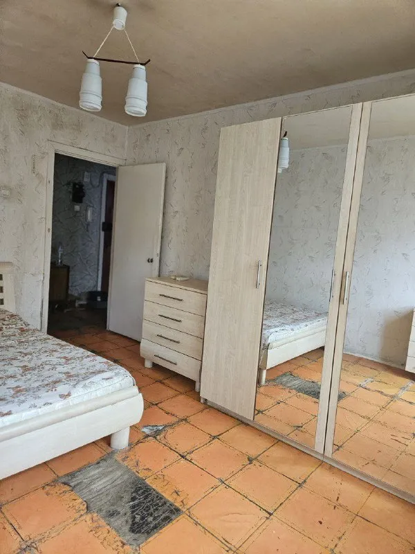 срочная продажа, цена снижена! трёхкомнатной квартиры 🌇донецк, ворошиловский район бульвар школьный. 📍 👍отличное месторасположение! ✅тихий центр. ✅рядом парковая зона, крытый рынок, набережная. ✅в квартире незаконченный капремонт. ✅общ площадь 65 кв ✅этаж 7/9. ✅ванна после ремонта с заменой коммуникации, новые окна и балкон, спальная после ремонта. ❗️вам осталось сделать кухню и две комнаты по своему вкусу. ✅отличный вариант для жизни! 💰цена 6,3 млн, торг ! 📲☎️+79493389894 ан евгения подписаться | дать объявление - фотография - 4