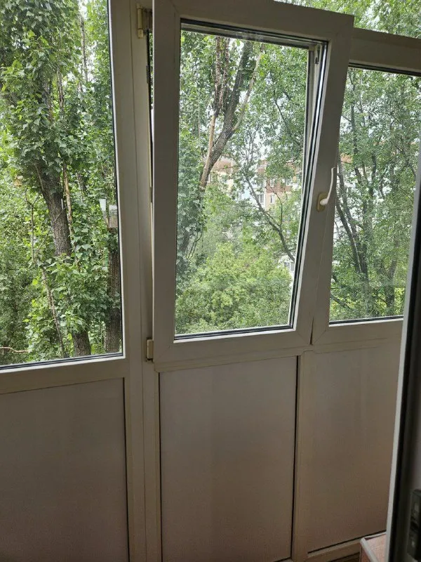 срочная продажа, цена снижена! трёхкомнатной квартиры 🌇донецк, ворошиловский район бульвар школьный. 📍 👍отличное месторасположение! ✅тихий центр. ✅рядом парковая зона, крытый рынок, набережная. ✅в квартире незаконченный капремонт. ✅общ площадь 65 кв ✅этаж 7/9. ✅ванна после ремонта с заменой коммуникации, новые окна и балкон, спальная после ремонта. ❗️вам осталось сделать кухню и две комнаты по своему вкусу. ✅отличный вариант для жизни! 💰цена 6,3 млн, торг ! 📲☎️+79493389894 ан евгения подписаться | дать объявление - фотография - 6