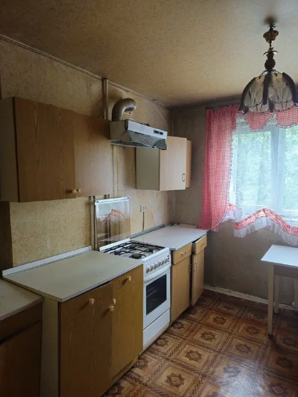 срочная продажа, цена снижена! трёхкомнатной квартиры 🌇донецк, ворошиловский район бульвар школьный. 📍 👍отличное месторасположение! ✅тихий центр. ✅рядом парковая зона, крытый рынок, набережная. ✅в квартире незаконченный капремонт. ✅общ площадь 65 кв ✅этаж 7/9. ✅ванна после ремонта с заменой коммуникации, новые окна и балкон, спальная после ремонта. ❗️вам осталось сделать кухню и две комнаты по своему вкусу. ✅отличный вариант для жизни! 💰цена 6,3 млн, торг ! 📲☎️+79493389894 ан евгения подписаться | дать объявление - фотография - 8