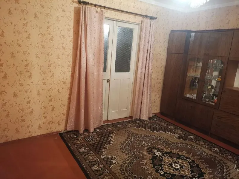 продажа 3-х комнатная квартира продается от собственника❗️ 🌇в г. макеевка октябрьский м-рн,55-й квартал. тихий район📍 ✅квартира 68 кв. м находится на 1м этаже, имеется газовое отопление(кател) ✅в одной из комнат есть подвал, можно подключить насосную станция для беспрерывной подачи воды. 🌐 рядом в пешей доступности, школа, детский сад, магазины, остановка. 📑документы все готовы. 💰цена 4.000 000 р. хороший торг уместен❗️❗️ обращаться по телефону или в тг 📲☎️+79494663550 галина подписаться | дать объявление - фотография - 2