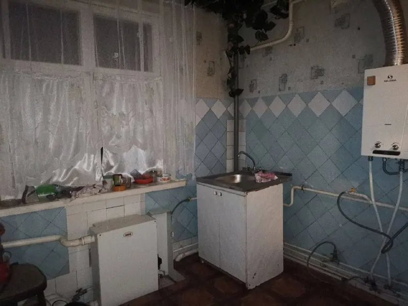 продажа 3-х комнатная квартира продается от собственника❗️ 🌇в г. макеевка октябрьский м-рн,55-й квартал. тихий район📍 ✅квартира 68 кв. м находится на 1м этаже, имеется газовое отопление(кател) ✅в одной из комнат есть подвал, можно подключить насосную станция для беспрерывной подачи воды. 🌐 рядом в пешей доступности, школа, детский сад, магазины, остановка. 📑документы все готовы. 💰цена 4.000 000 р. хороший торг уместен❗️❗️ обращаться по телефону или в тг 📲☎️+79494663550 галина подписаться | дать объявление - фотография - 8